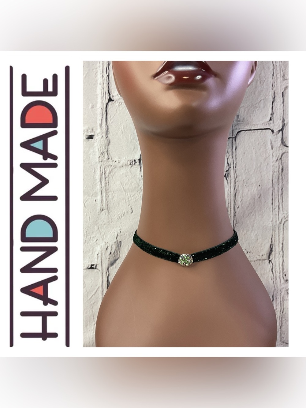 🌟🌟 Emerald Green Velvet Choker Necklace with Crystal Accent